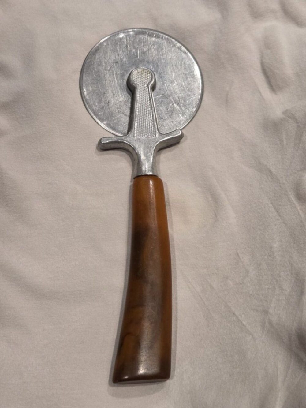 Vtg Pizza Cutter Slicer Marbled Bakelite Handle Mid-Century Kitchenware Retro